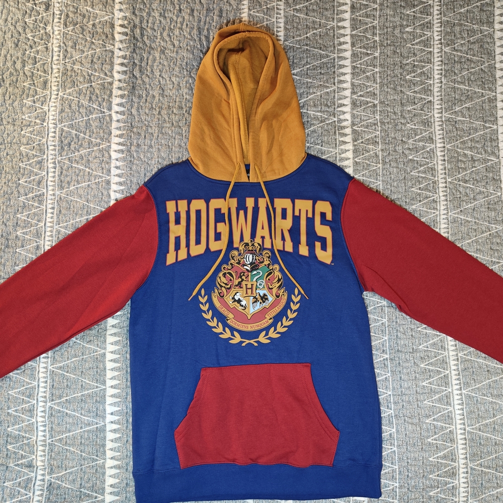 Harry Potter Hogwarts Hoodie MEDIUM - Unisex Crest Pullover - FAST SHIPPING! NWT